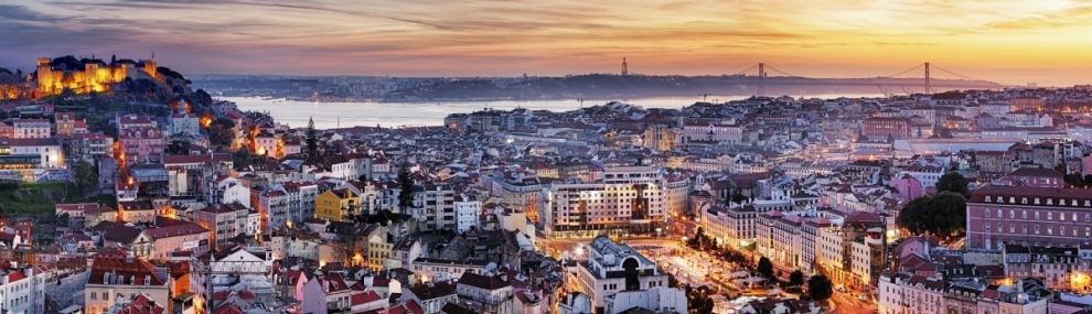 Panorama von Lissabon Skyline Portugal (TTstudio / stock.adobe.com)  lizenziertes Stockfoto 
Infos zur Lizenz unter 'Bildquellennachweis'